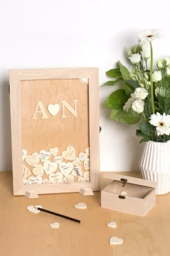 New Baúl de madera con 53 corazones Maderas