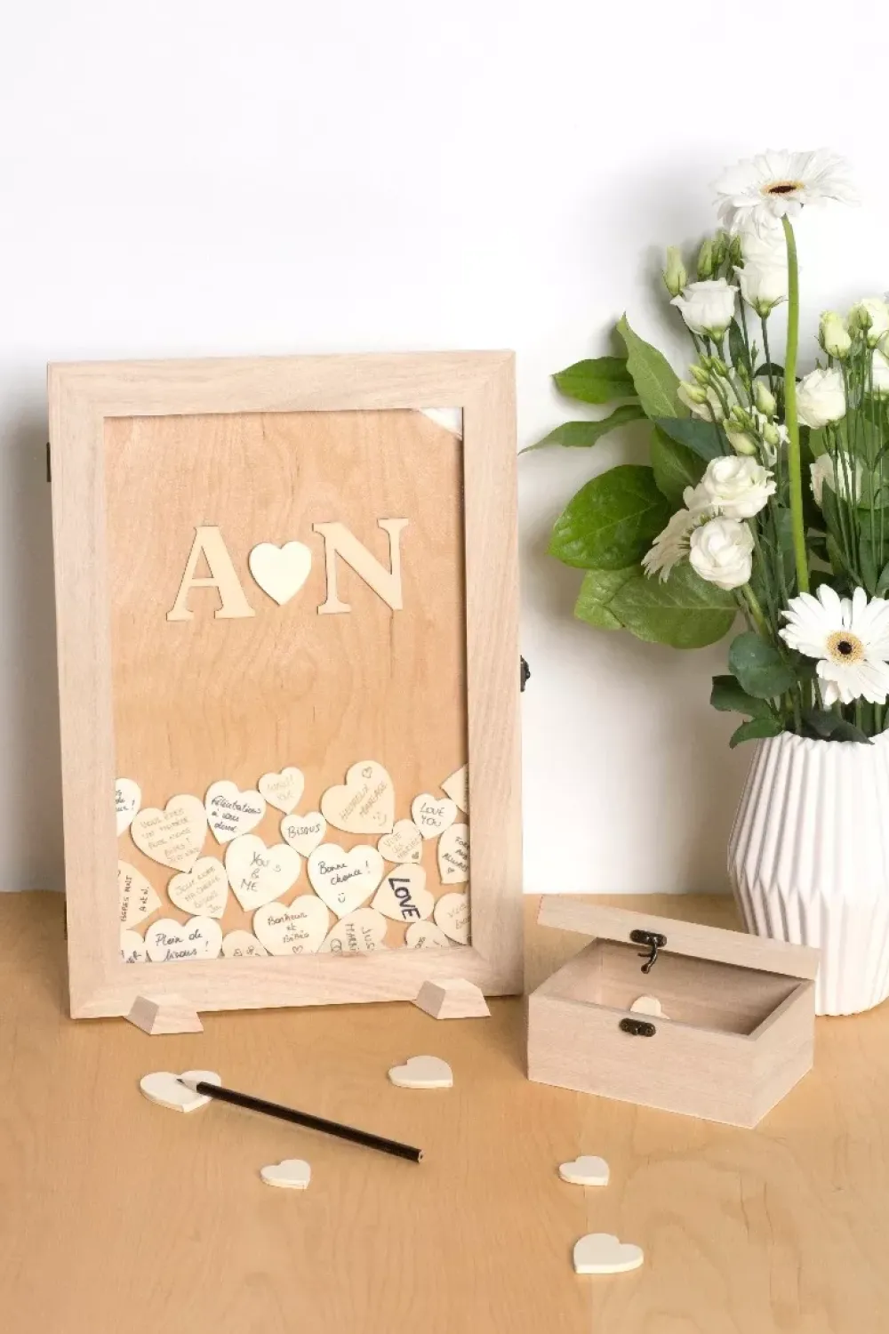 New Baúl de madera con 53 corazones Maderas