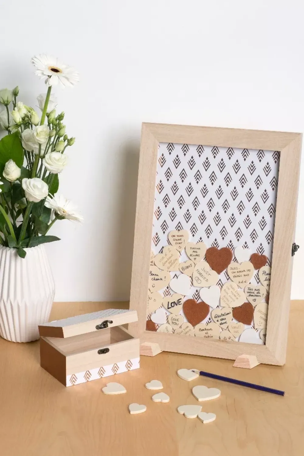 New Baúl de madera con 53 corazones Maderas