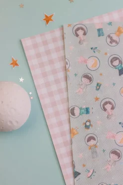 New SUPER OFERTA **40%** Kit Telas para Encuadernar Astronauta Karimópolis Gigi's Lab 30x30cm Telas, Sedas Y Fieltro