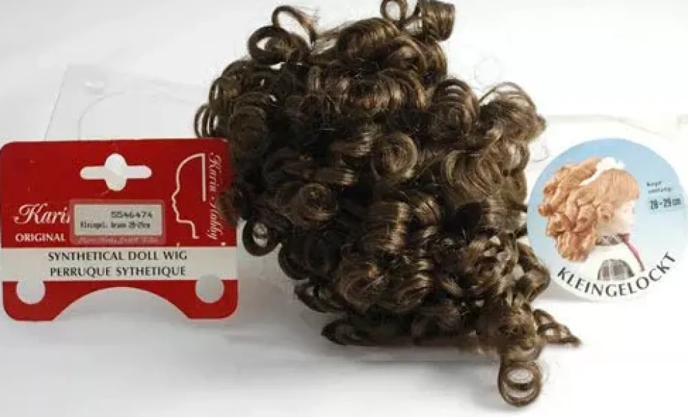 Outlet SUPER OFERTA **40%** Peluca Color Moreno pelo sintético Karin - Synthetical Doll Wig Moreno 28-29 cm. Pelucas|Telas, Sedas Y Fieltro