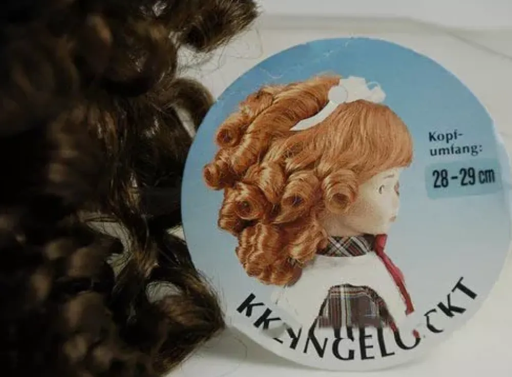 Outlet SUPER OFERTA **40%** Peluca Color Moreno pelo sintético Karin - Synthetical Doll Wig Moreno 28-29 cm. Pelucas|Telas, Sedas Y Fieltro